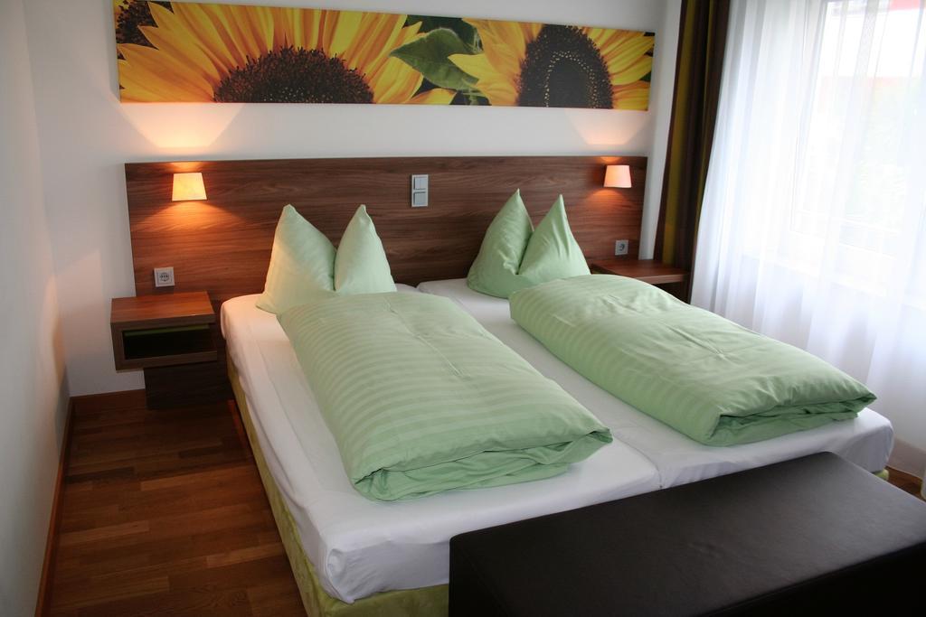 Stadthotel Bernstein Regensburg Bagian luar foto