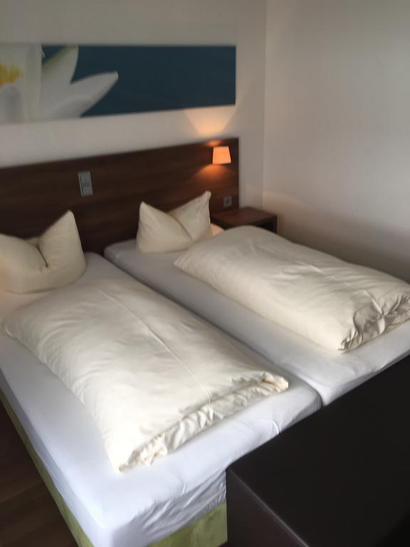 Stadthotel Bernstein Regensburg Bagian luar foto